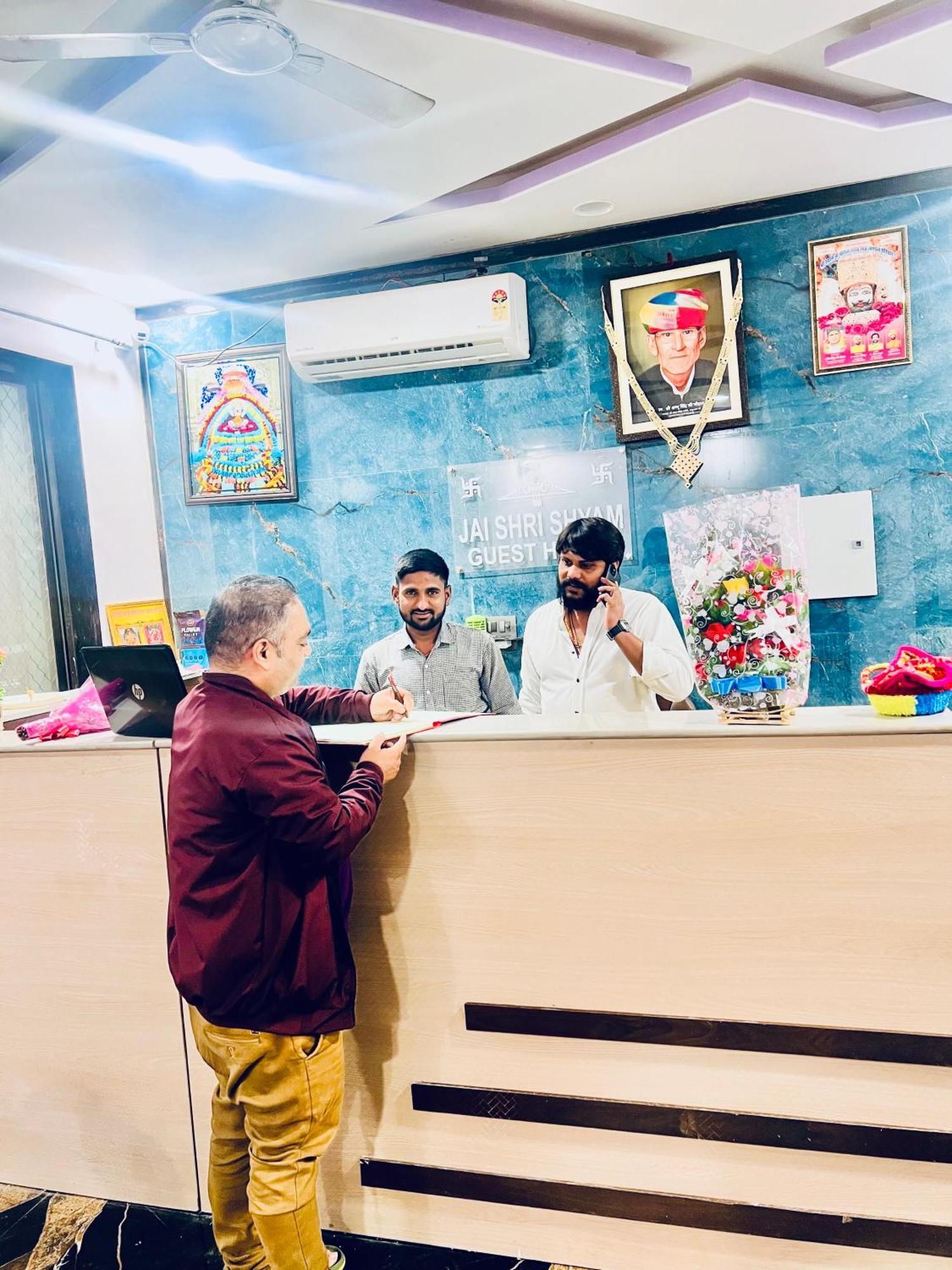 Shree Shyam Hotel Toran Dawar Khātu Exteriör bild